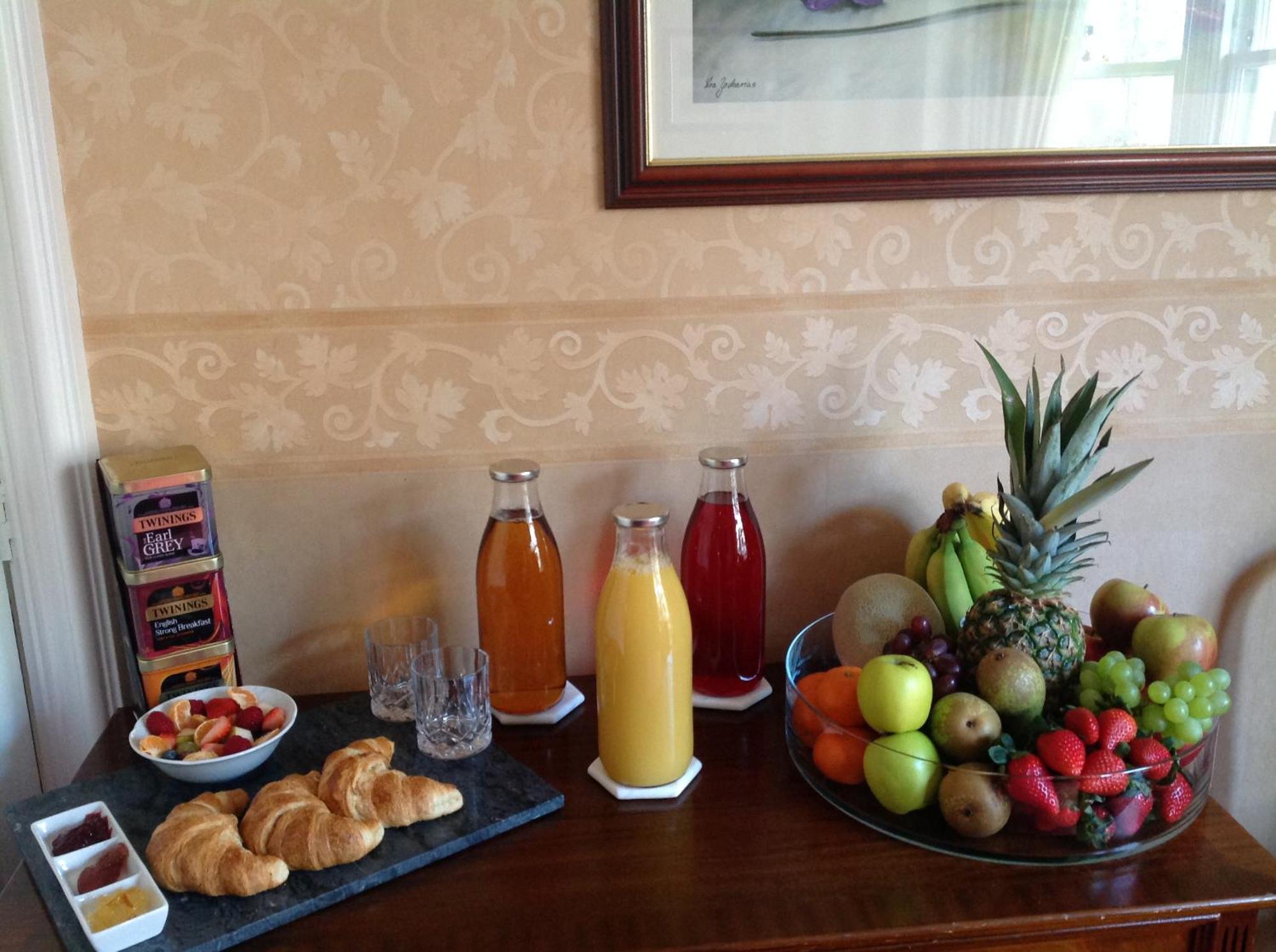 Bed & Breakfast Number 10 *