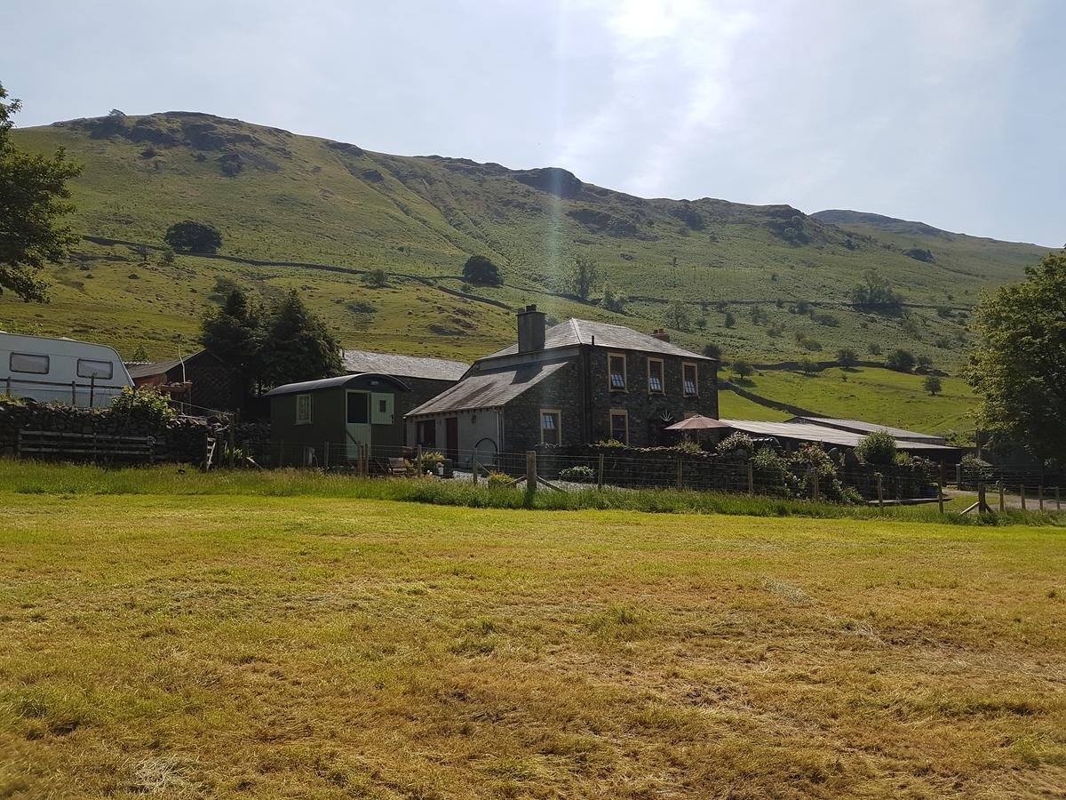 Shepherds Hut Dolly Wagon Farm stay *
